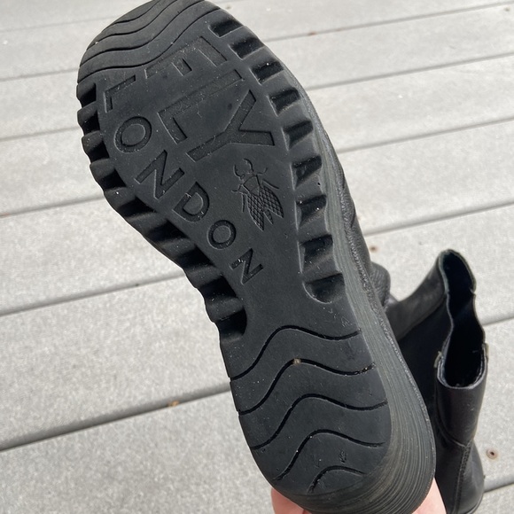 Fly London Black Yave Leather Ankle Chelsea Boot - Picture 4 of 5